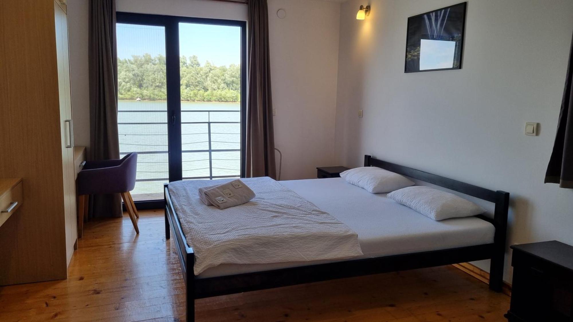 B&B Botel Charlie Beograd Eksteriør billede
