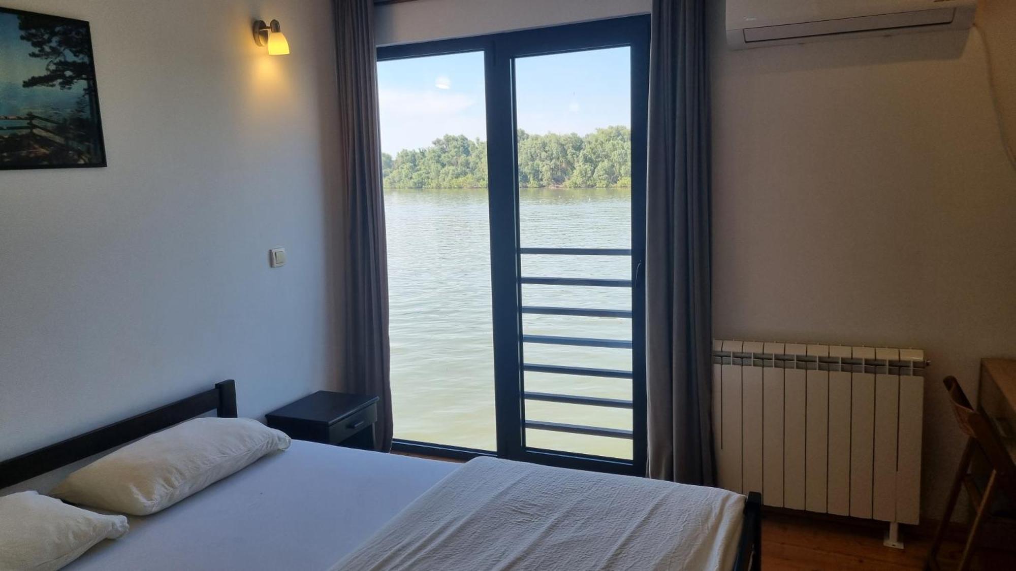 B&B Botel Charlie Beograd Eksteriør billede