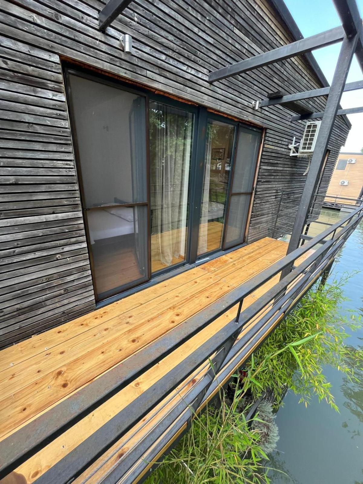 B&B Botel Charlie Beograd Eksteriør billede