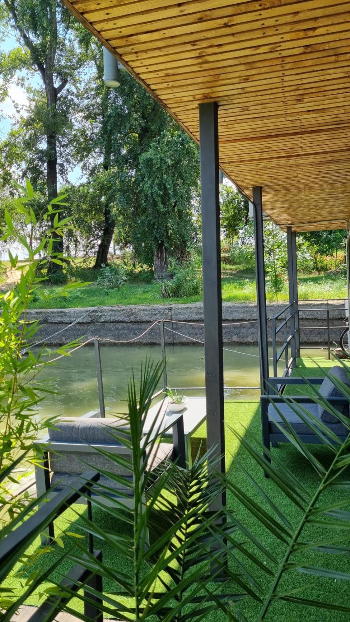 B&B Botel Charlie Beograd Eksteriør billede